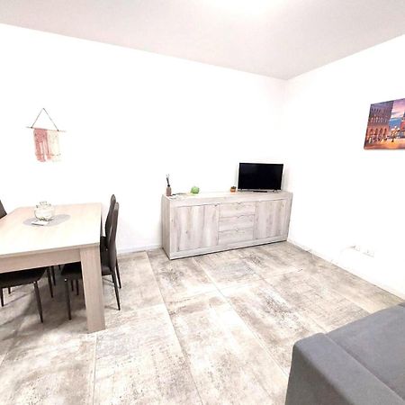 Sweet Mira Apartment Luaran gambar