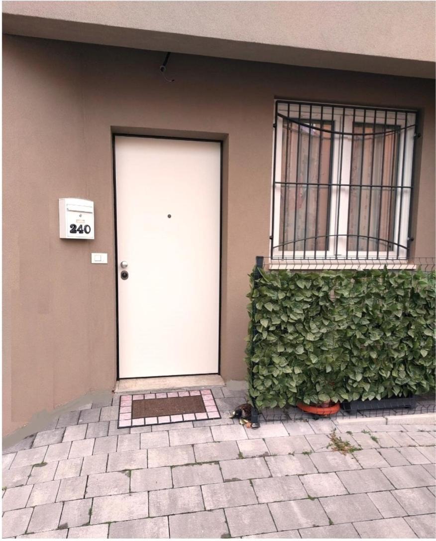 Sweet Mira Apartment Luaran gambar