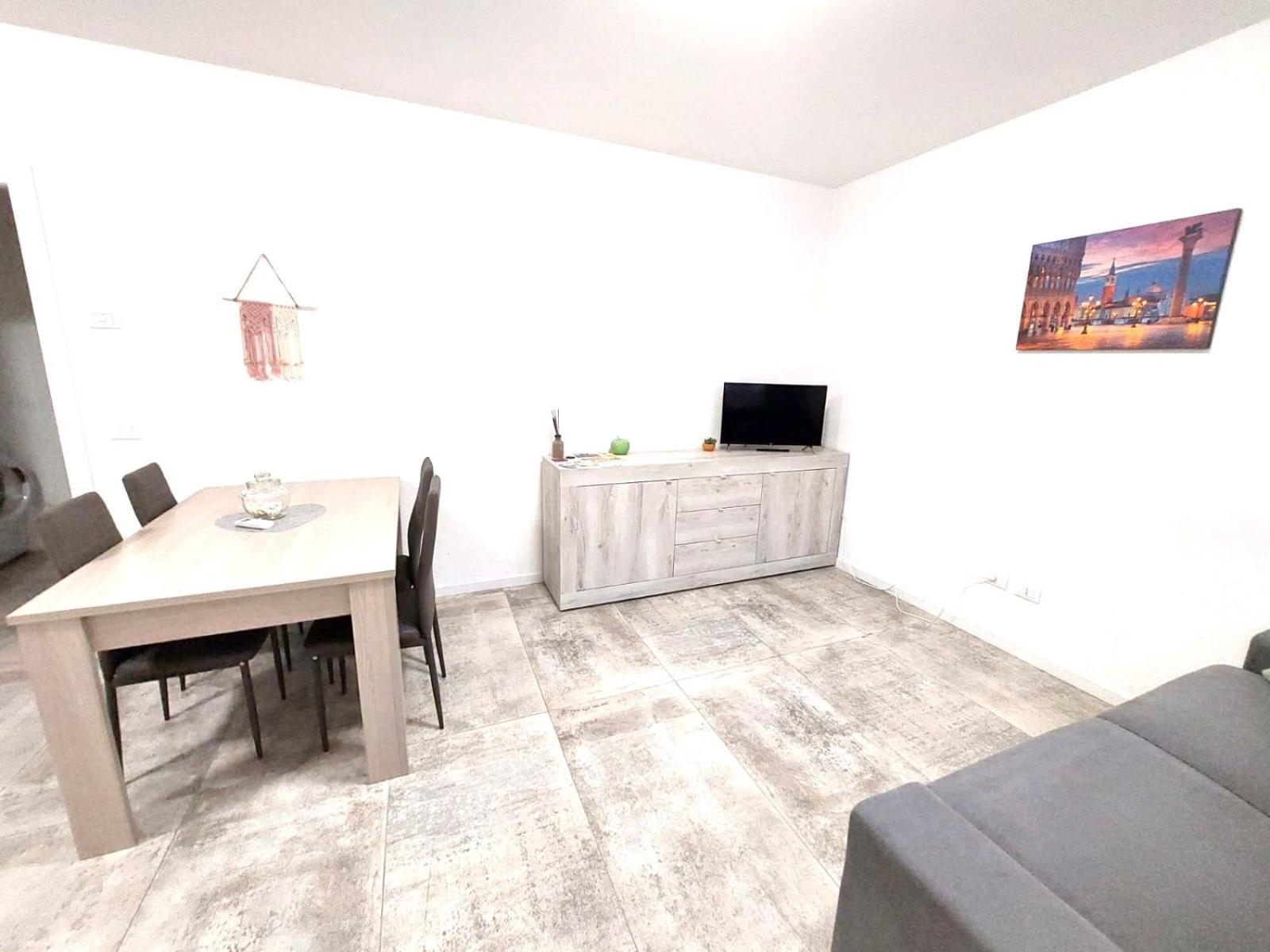 Sweet Mira Apartment Luaran gambar